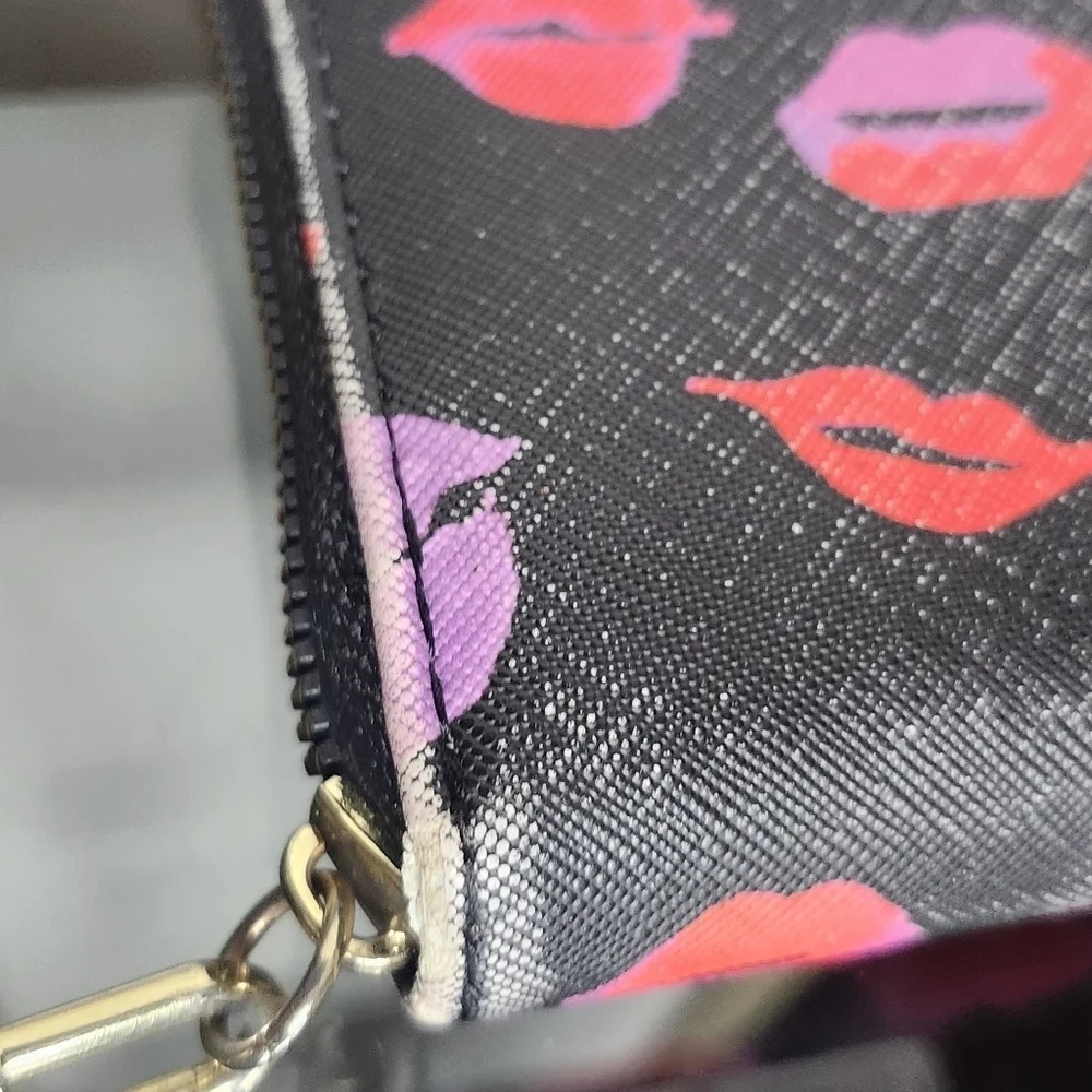 Vintage Betsey Johnson lips wallet - Picture 8 of 8